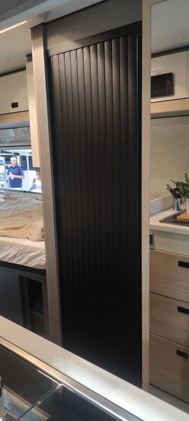 Drzwi roletowe do łazienek i toalet Carbest czarne 198 x 100cm